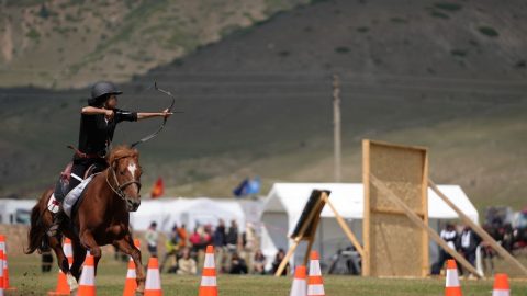 گزارش تصویری مسابقات کمانگیری روی اسب در بخش بانوان